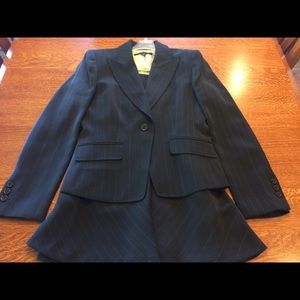 Anne Klein 2 piece suit Black size 6